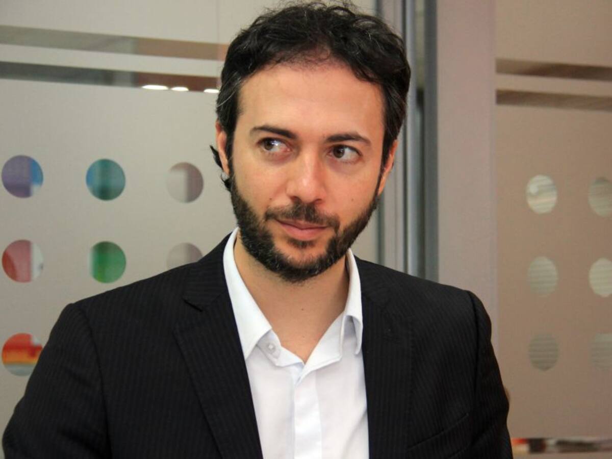 Políticos critican y celebran la suspensión a Daniel Quintero