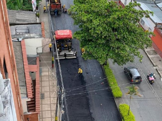 Continúan realizando trabajos de pavimentación en algunas avenidas