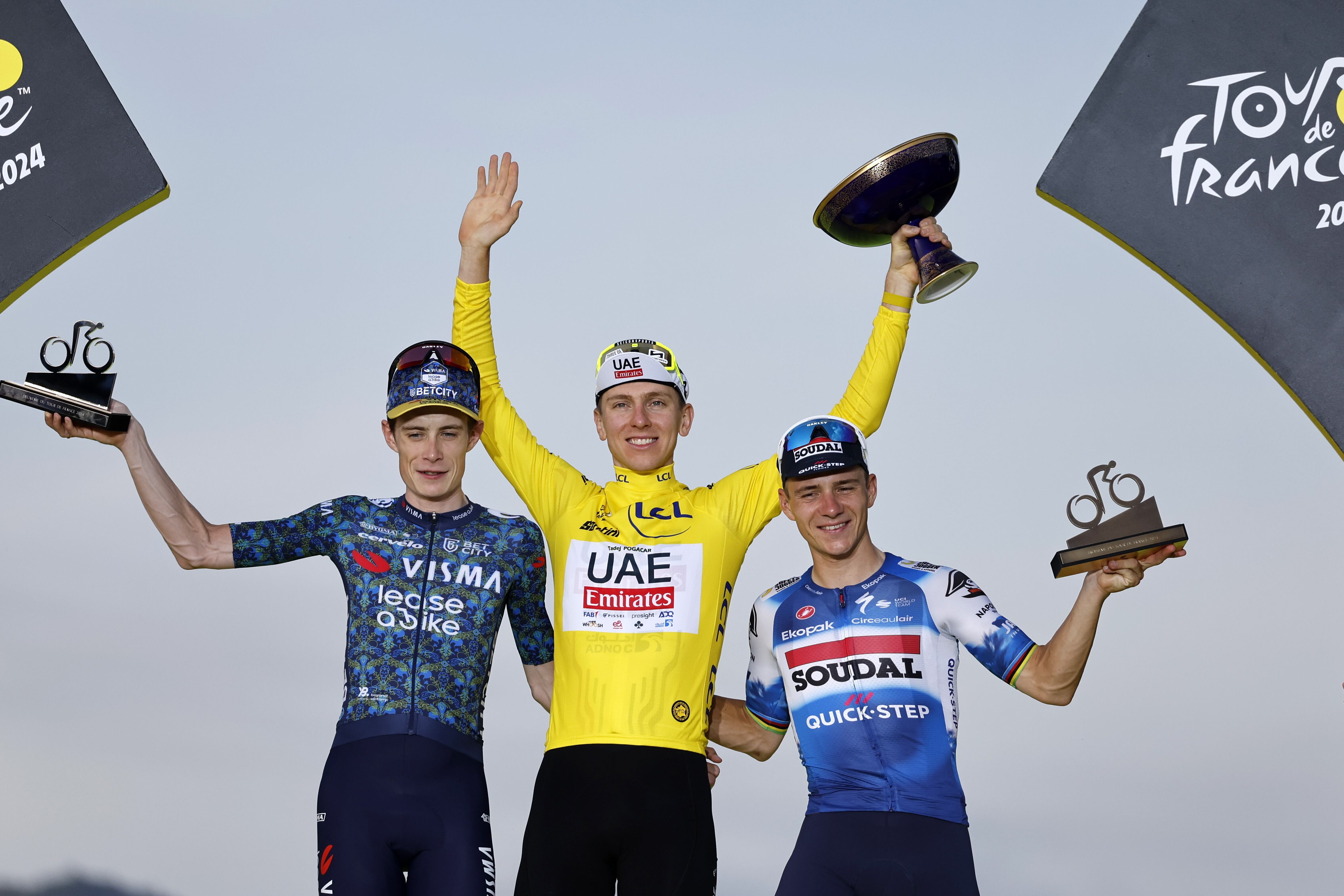 Tadej Pogacar junto a Jonas Vingegaard y Remco Enevepoel. (Ciclismo, Francia, Eslovenia, Niza) EFE/EPA/SEBASTIEN NOGIER