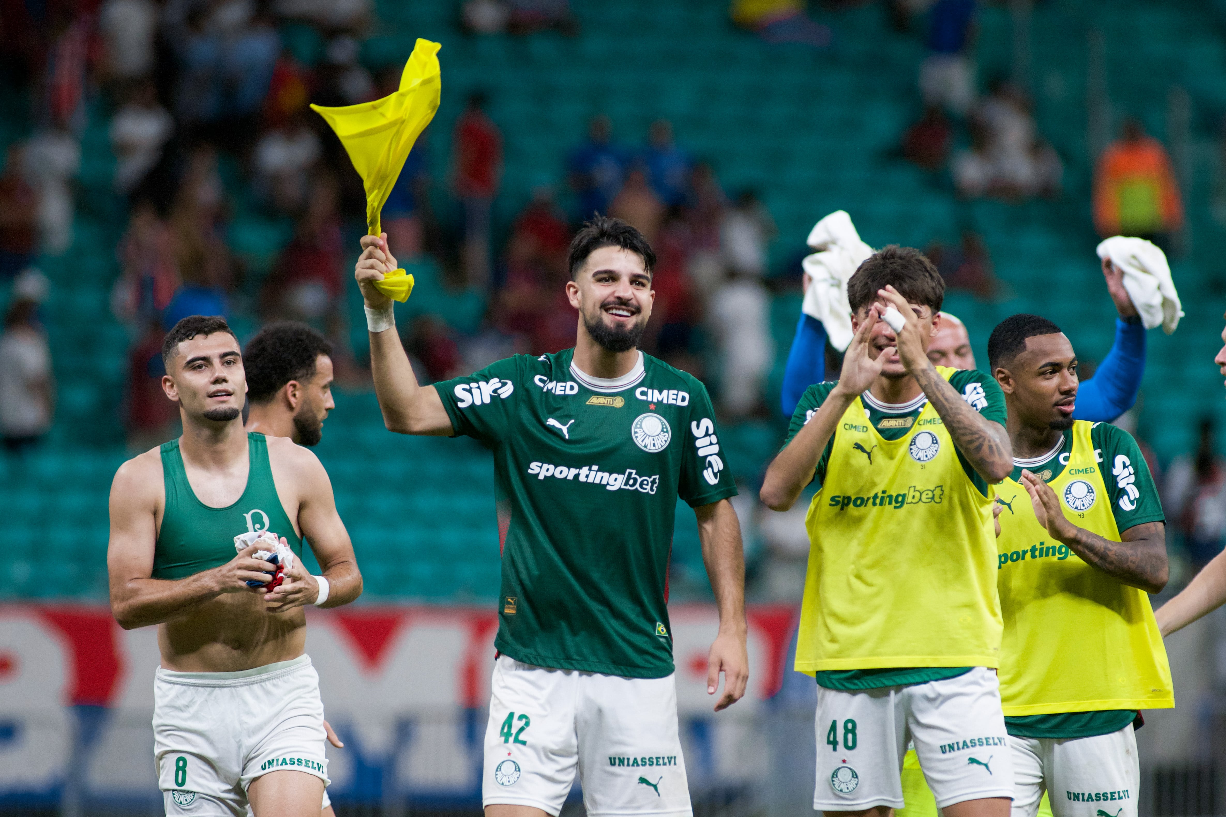SALVADOR, BRAZIL - APRIL 5: Jose Manuel Lopez of Palmeiras (C) and teammates celebrate after winning the Brasileirao 2026 match between Bahia and Palmeiras at Arena Fonte Nova on April 5, 2026 in Salvador, Brazil. (Photo by Alexandre Oliveira/Sports Press Photo/Getty Images)