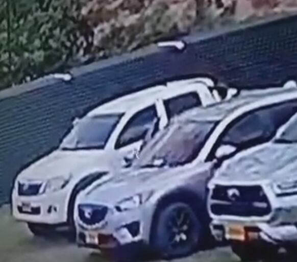 Robo masivo en un parqueadero de un restaurante