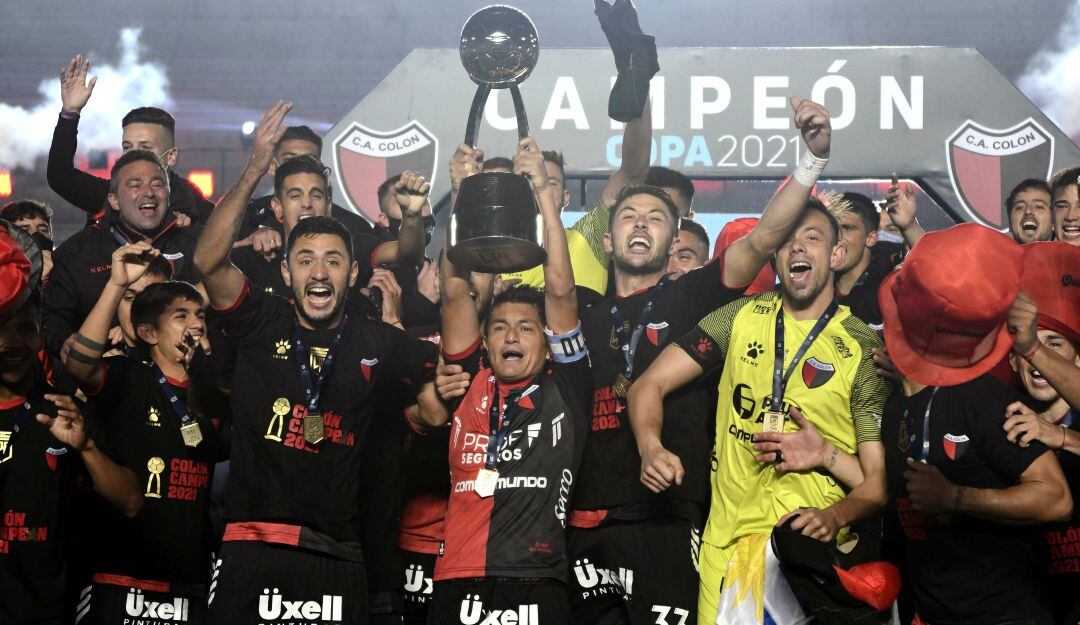 Cólon consigue su primer título profesional con dos colombianos en nómina