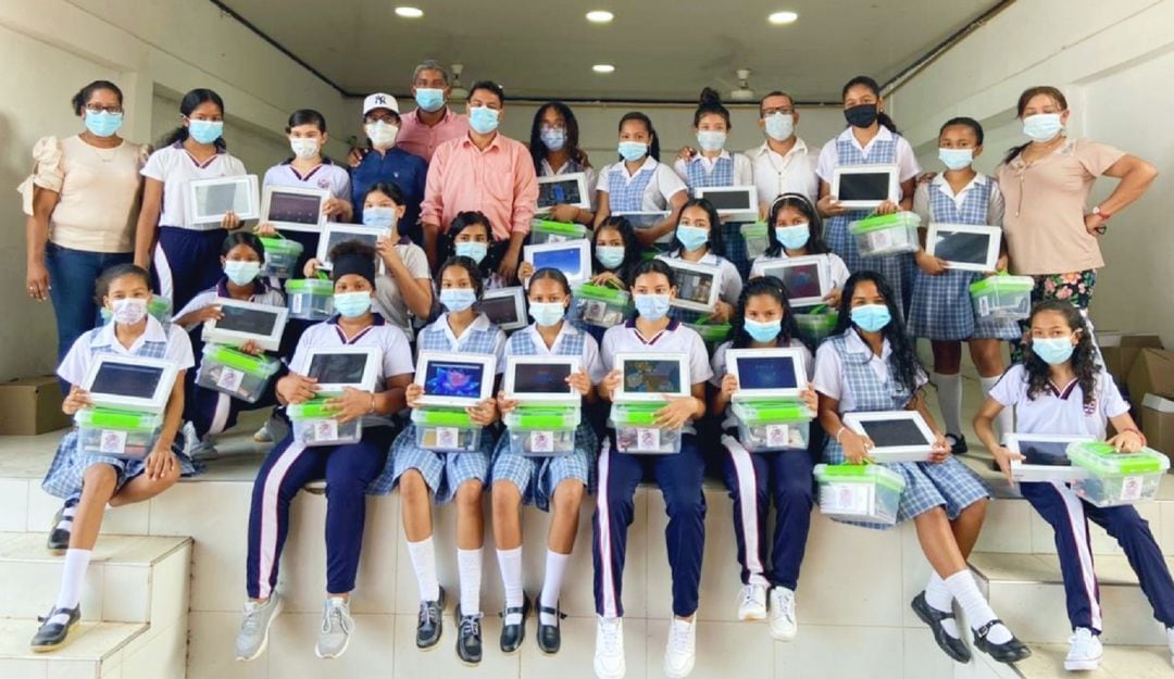 Los beneficiados con esta entrega son los estudiantes de la Institución Educativa Técnica Comercial INETEC