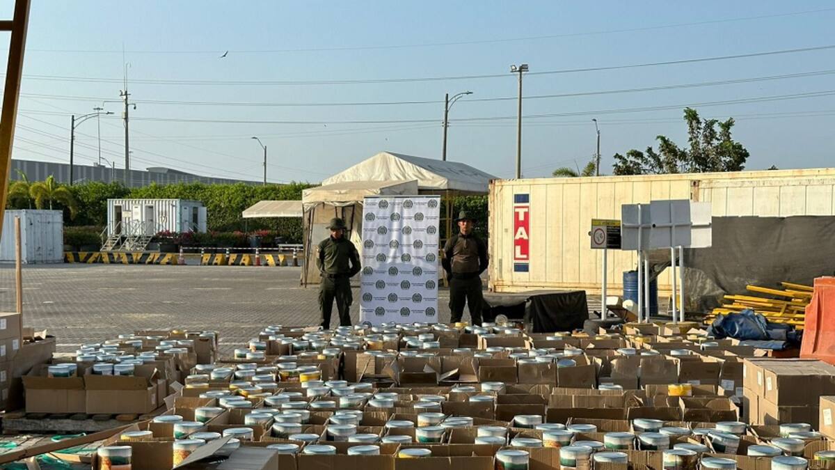 Hallan más de dos toneladas de cocaína mezcladas en carbonato de calcio y latas de piña