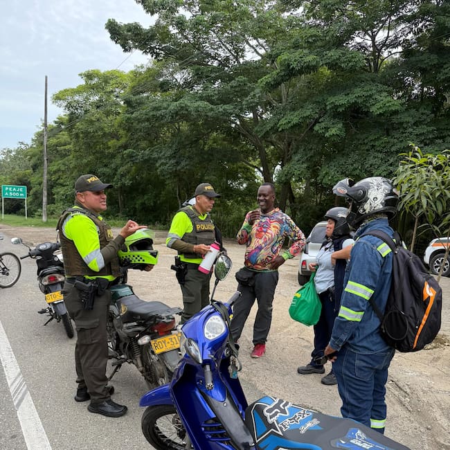 Seccional de Tránsito y Transporte lidera campaña "Un Café por la Seguridad Vial" en puesto de prevención de Turbaco