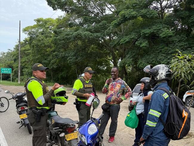 Seccional de Tránsito y Transporte lidera campaña "Un Café por la Seguridad Vial" en puesto de prevención de Turbaco