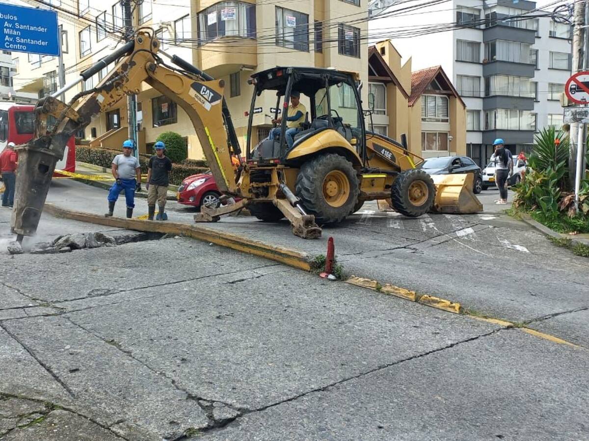 Daño en alcantarillado de 12 pulgadas provocó hundimiento de la vía en Viscaya, Manizales