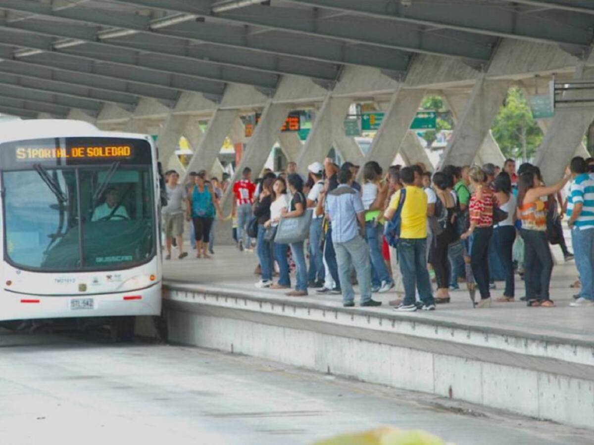 Transmetro reactiva su operación tras bloqueos