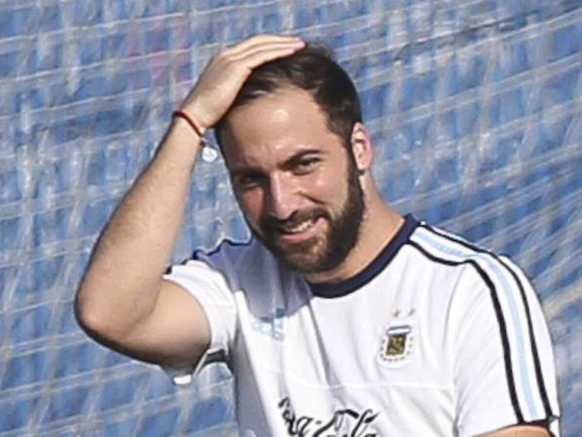 Los argentinos no perdonan el mal juego de Higuaín