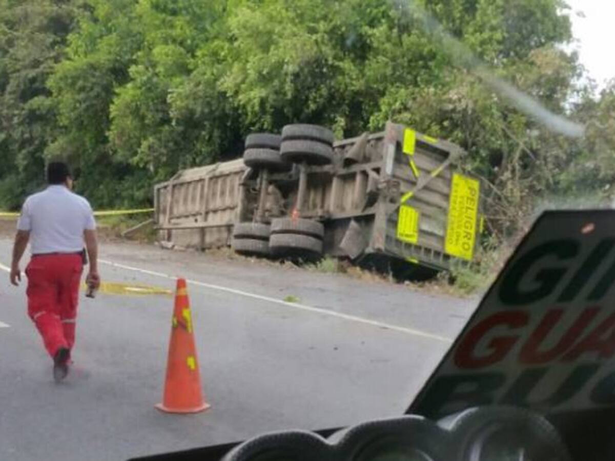 Un muerto deja accidente de tren cañero en el centro del Valle