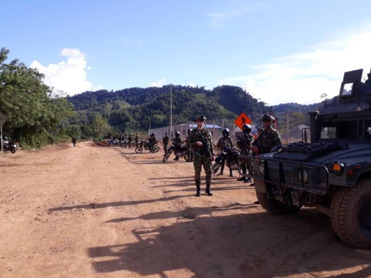 Disidentes de las Farc y Caparrapos afectan Autopista en Antioquia
