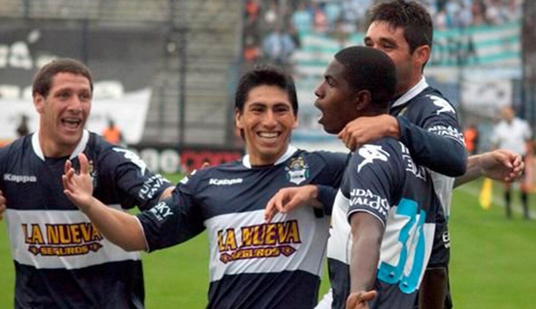 Marco Pérez con Gimnasia y Esgrima de La Plata en 2010
