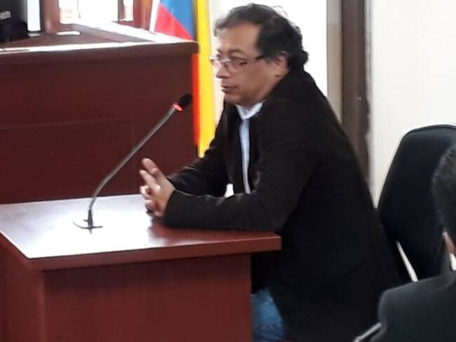 El senador Gustavo Petro Urrego, asistió a una audiencia en Paloquemao, como testigo en el proceso que se adelanta por la compra de 100 motos eléctricas. 