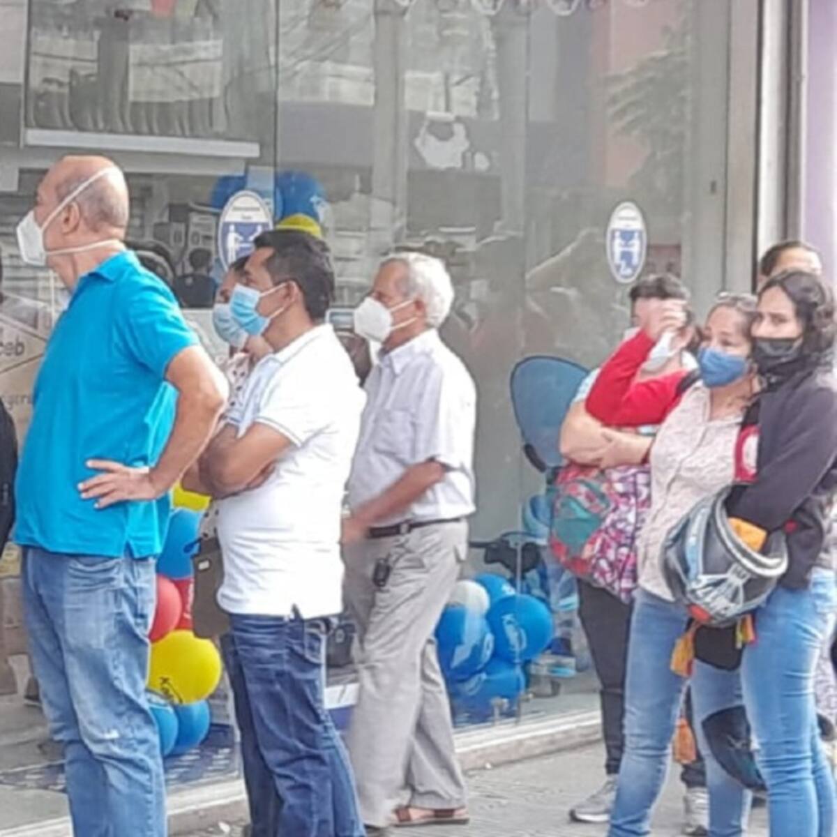 Crisis económica uno de los obstáculos para realizar compras en día sin IVA