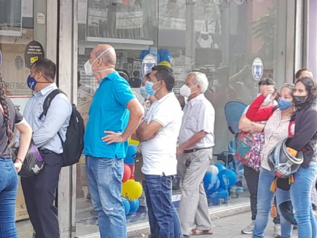 Crisis económica uno de los obstáculos para realizar compras en día sin IVA
