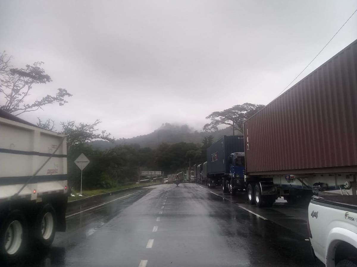 Por alto flujo de viajeros se intensifican controles en la vía a la Línea en Tolima