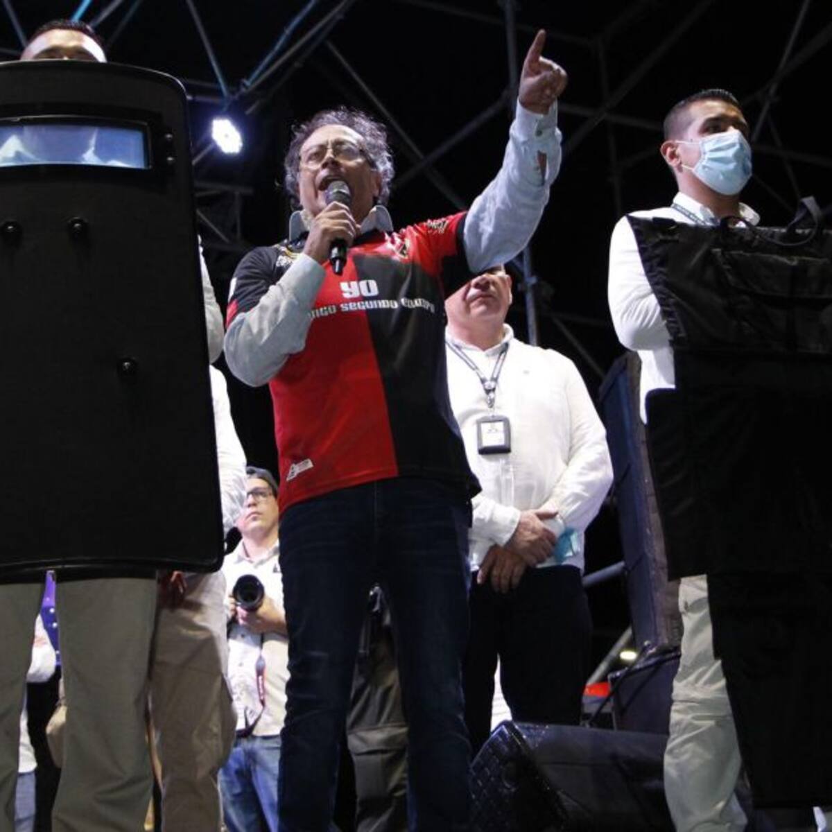 Gustavo Petro se presentó en Cúcuta con chaleco antibalas y escudo blindado