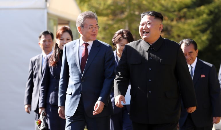Presidente de Corea del Sur Moon Jae-in y su homologó de Corea del Norte Kim Jong-un 