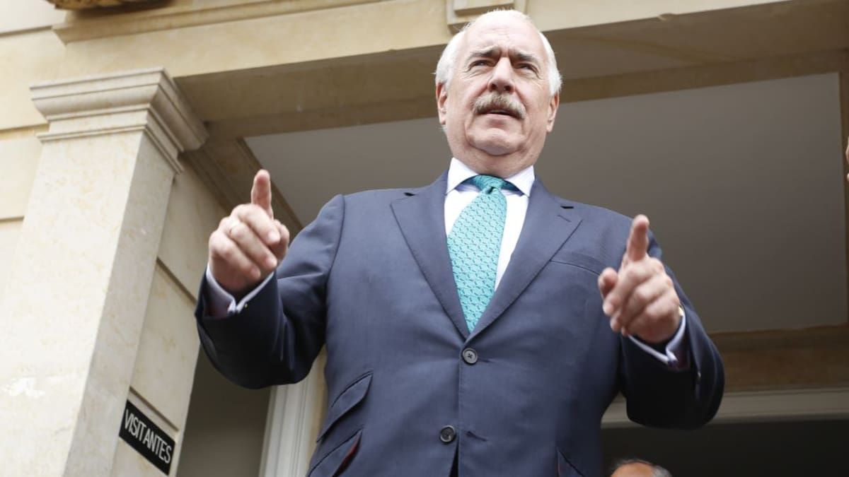 Rafael Pardo acusa a Pastrana de usar Comisión de la Verdad "para mentir"