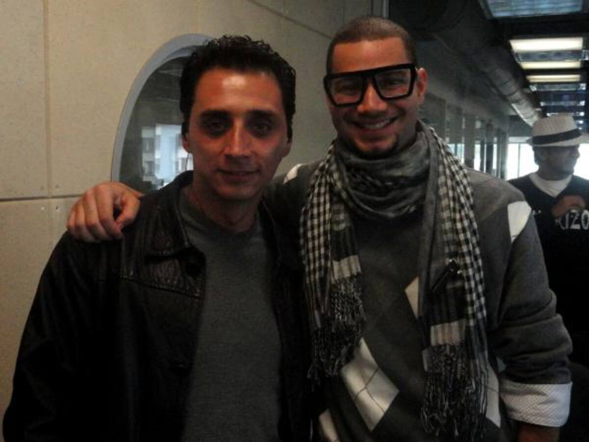 Miguel Oswaldo Gómez (invitado del público) y Jiggy Drama (cantante)