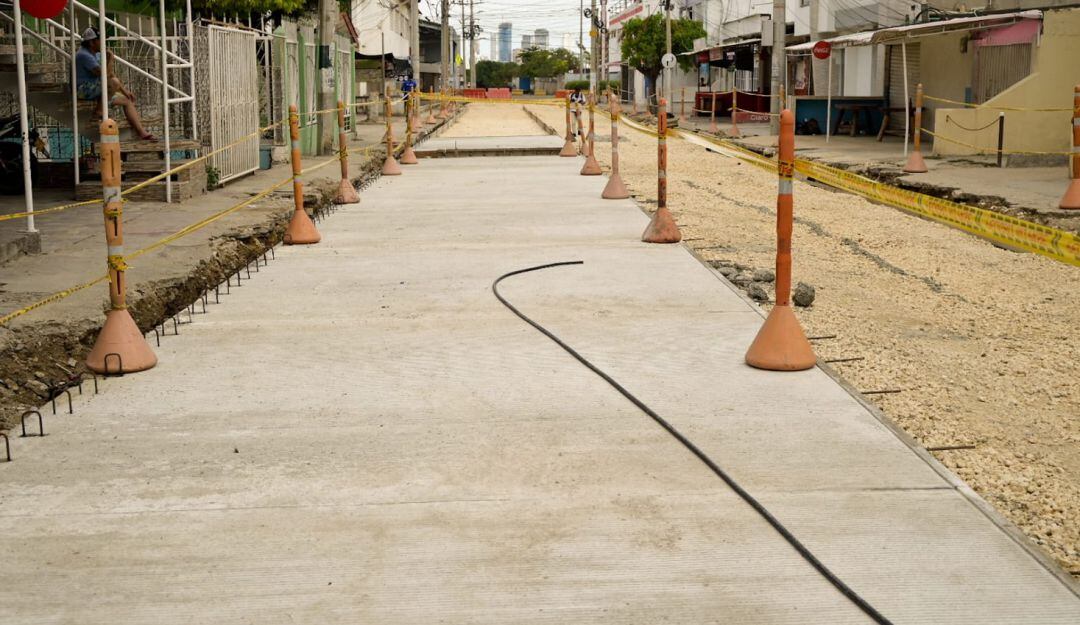 El arreglo de los 0.5 kilómetros carril se hace con placas en concreto rígido para garantizar una mayor durabilidad.