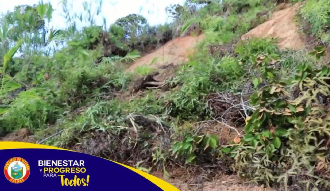 Deslizamientos por fuertes lluvias.