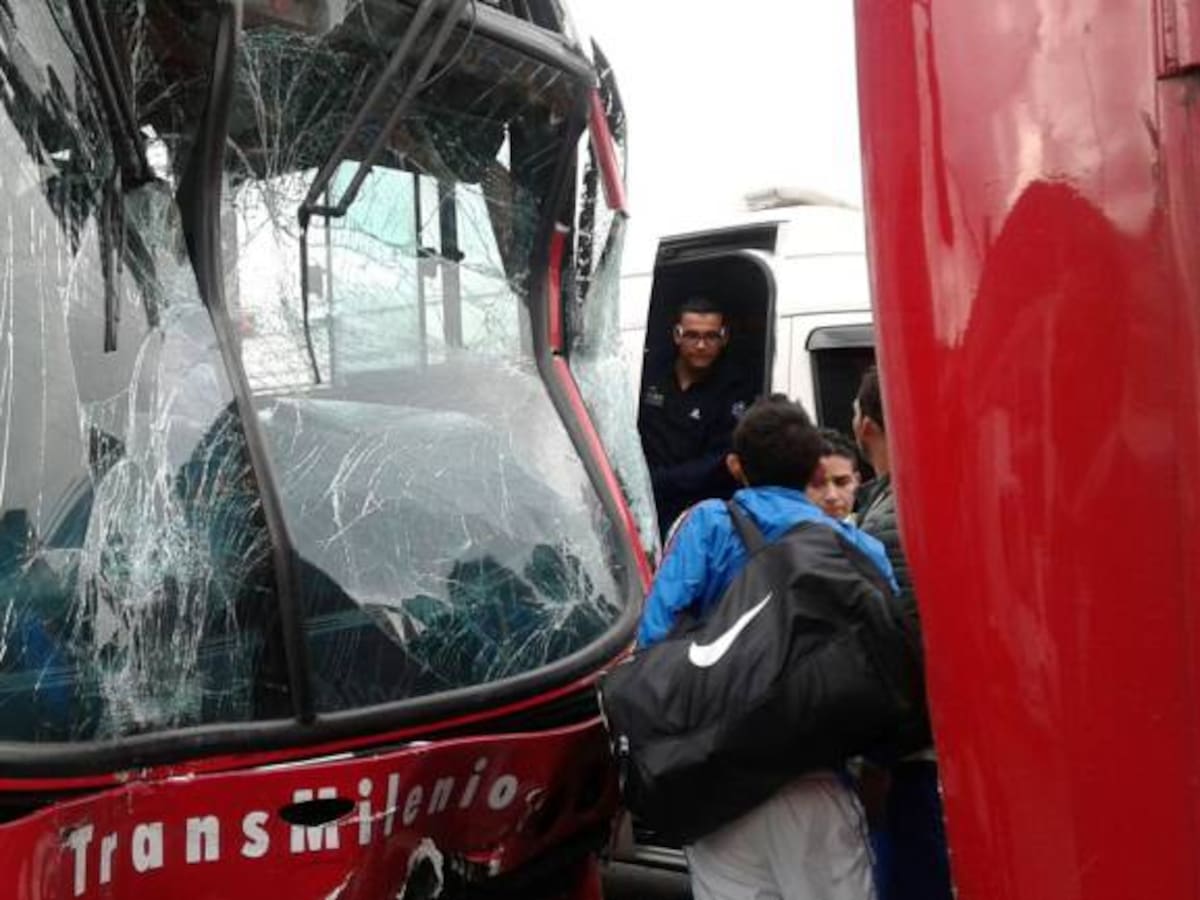 Choque de dos buses de Transmilenio deja varios heridos