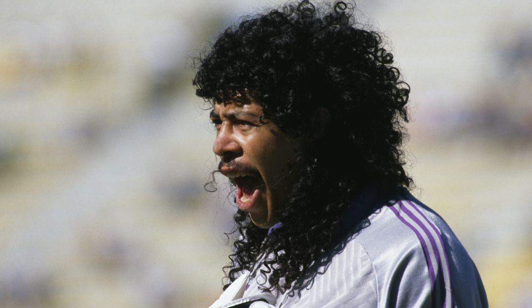René Higuita defendiendo los colores de la Selección Colombia.