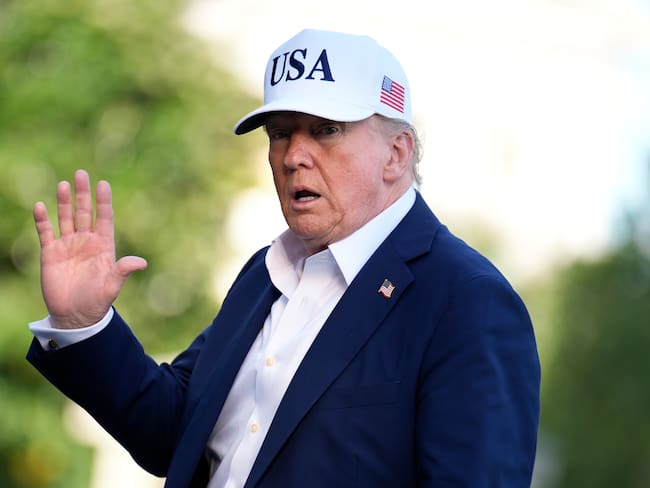 Washington (United States), 07/07/2025.- US President Donald Trump waves to reporters on the South Lawn of the White House upon his return from a weekend in Bedminster, New Jersey, in Washington, DC, USA, 06 July 2025. EFE/EPA/Yuri Gripas / POOL