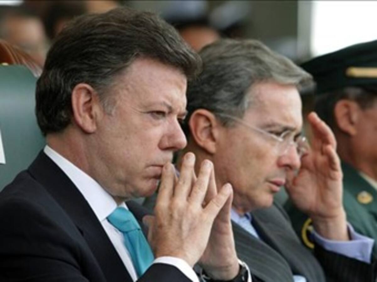 Partido de La U tiene dos maridos, Uribe y Santos: vicepresidente del Senado