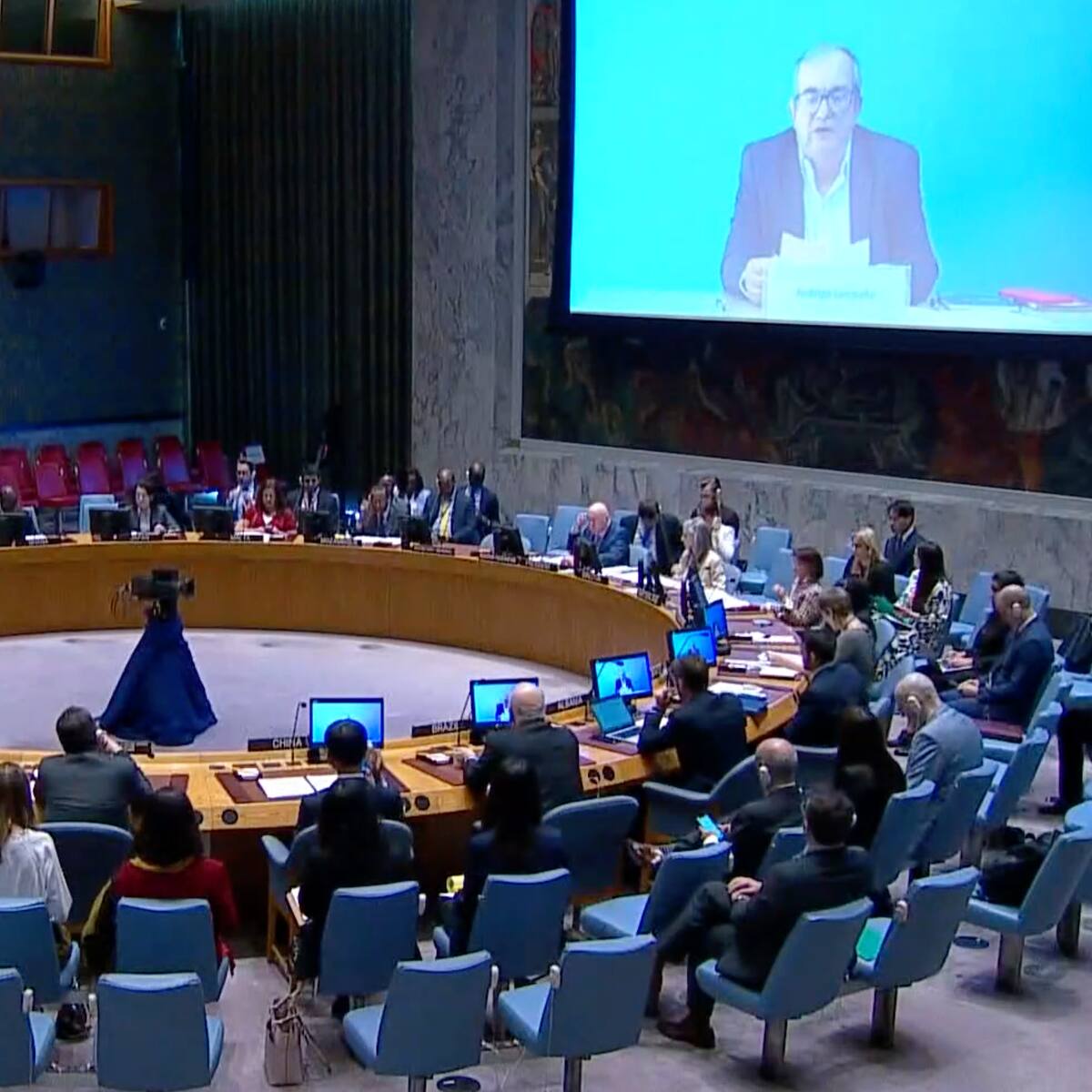 Cese al fuego debe surgir de grupos armados, luchar con Petro no tiene sentido: Londoño