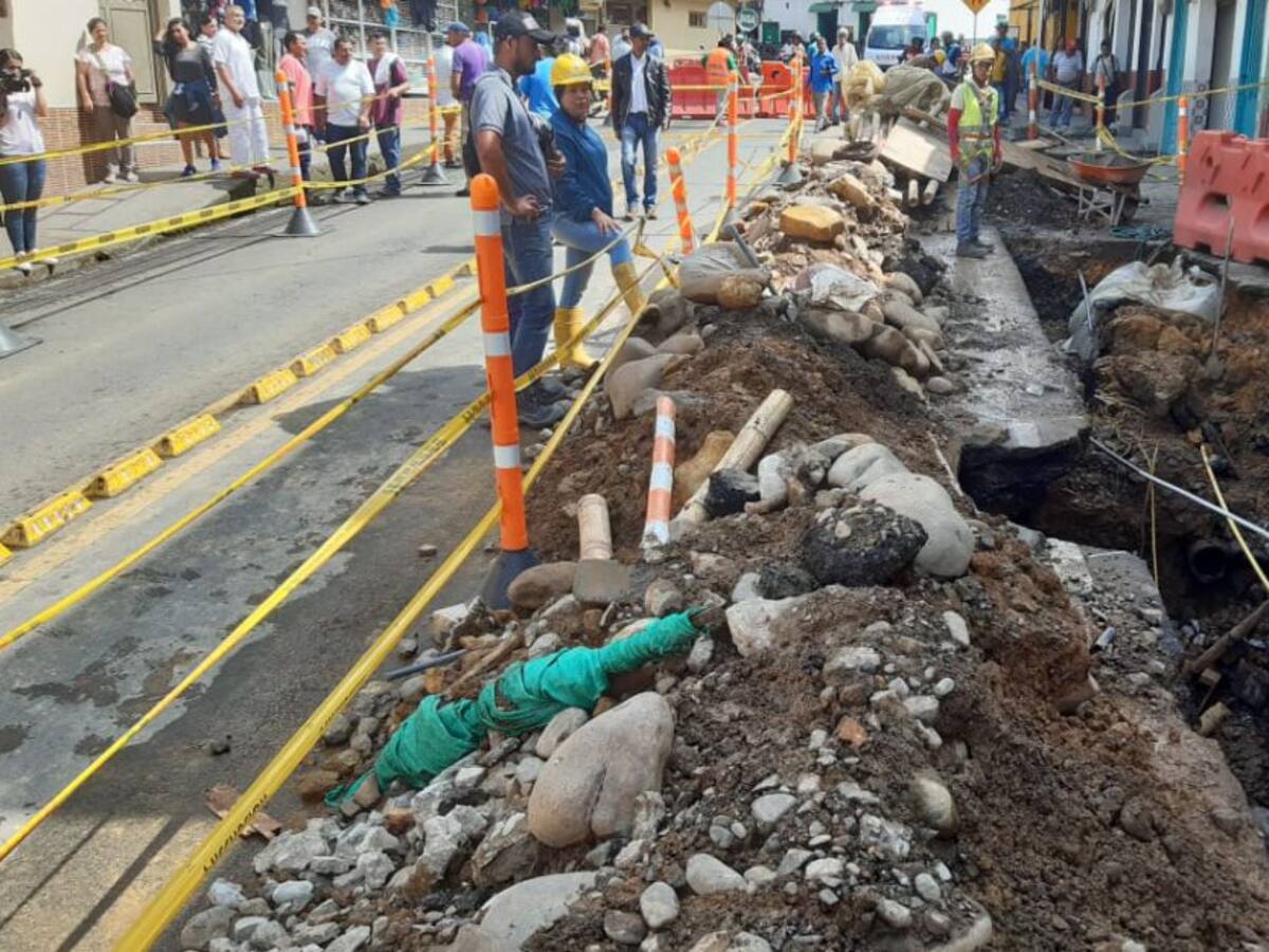 Cierran vía que comunica el Valle y Antioquia por el occidente Caldense