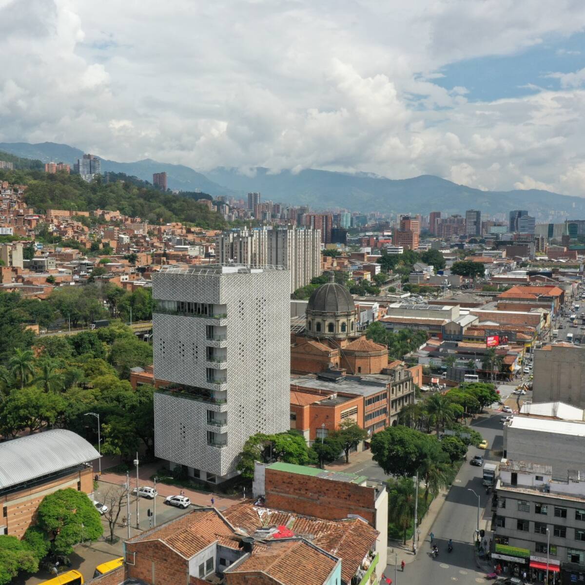 EDU adjudicó más del 80 % de su contratación mediante procesos abiertos en 2025