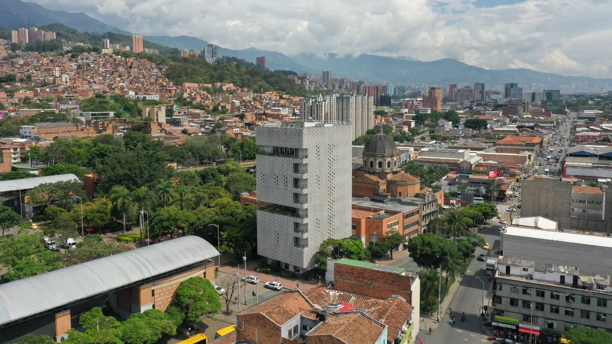 Abren investigación por presuntas irregularidades en documentación en la EDU