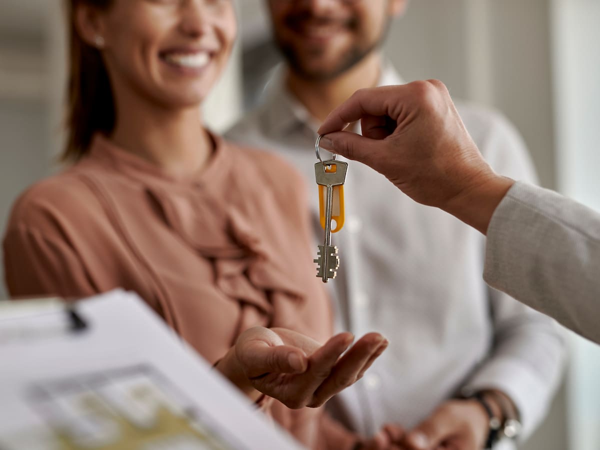 ¿Cuál es el proceso legal para comprar una casa en Colombia?