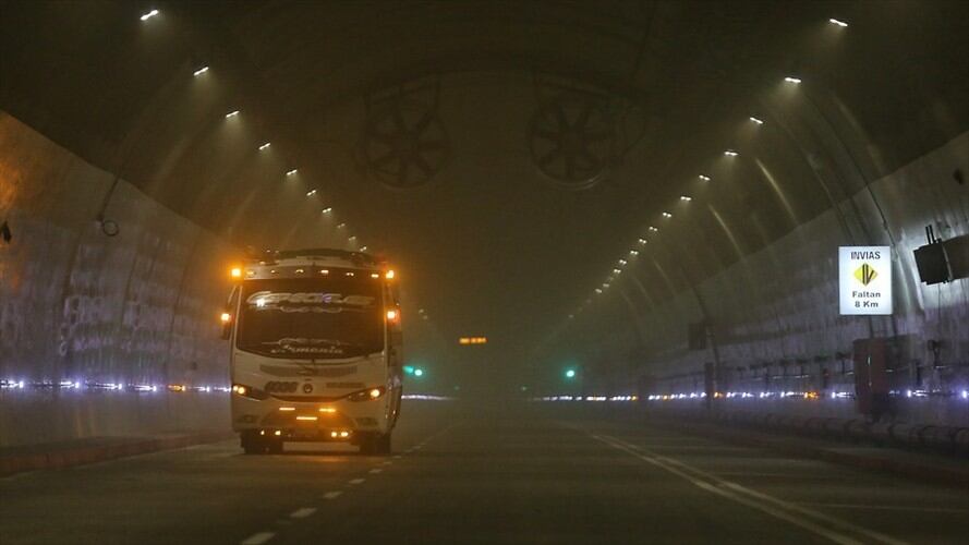 Cierre nocturno en el alto de la Línea. Foto: Colprensa