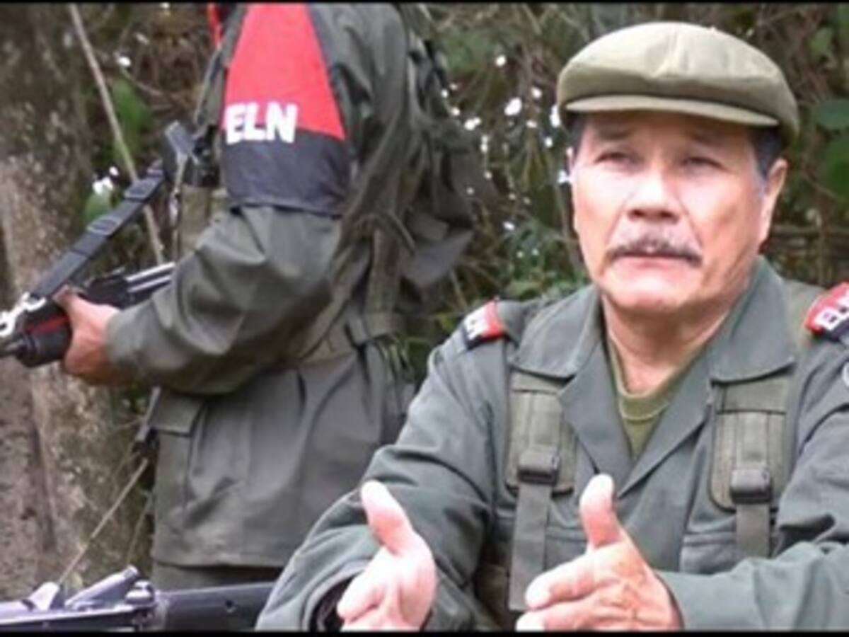 Eln acepta "reto" de negociar con Gobierno en medio del conflicto