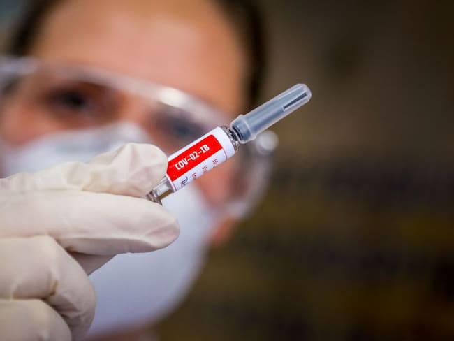 Vacuna COVID-19 podría distribuirse este año: directivas de Pfizer