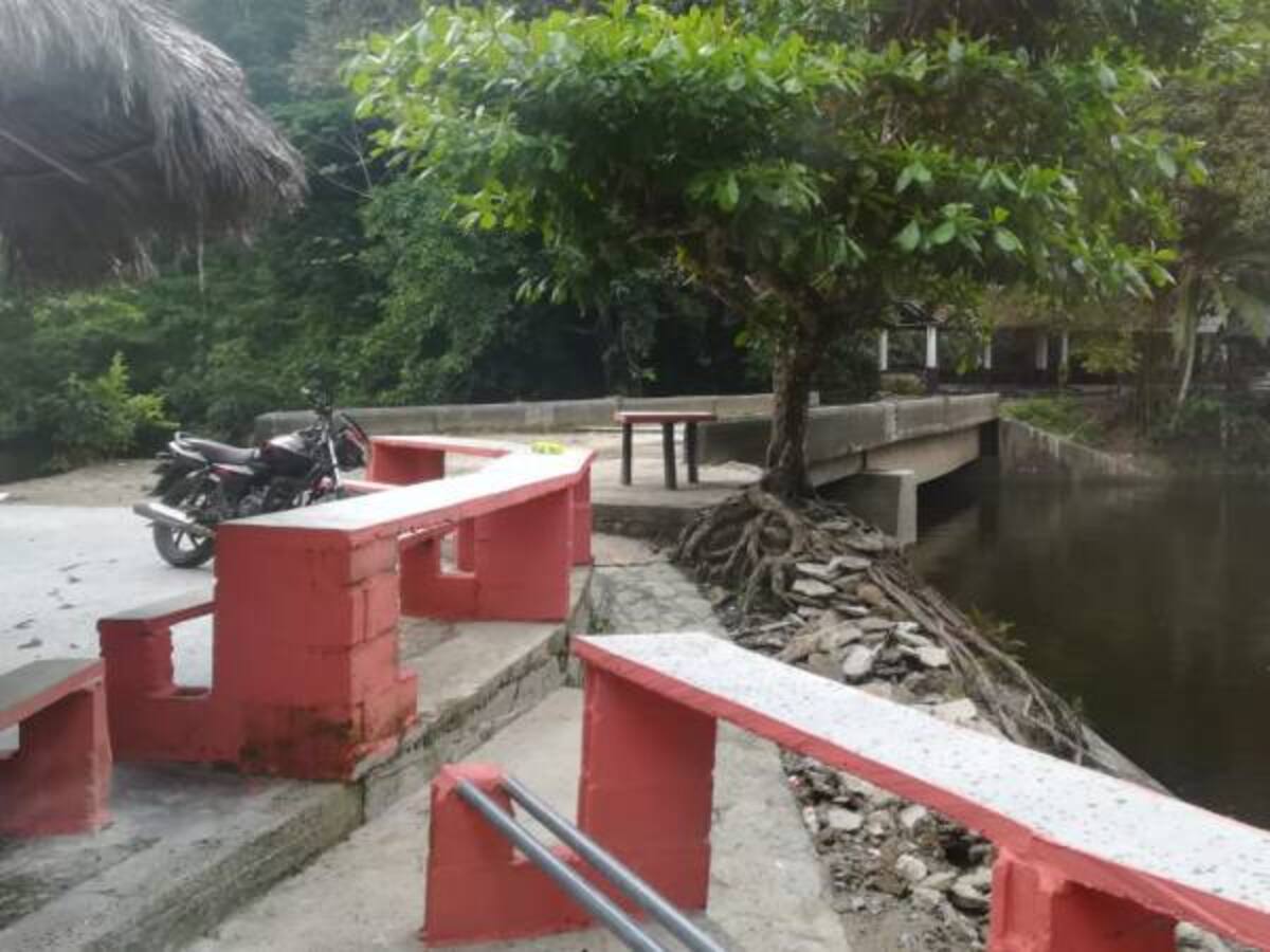 Un colegio y un balneario quedaron bajo el agua del río Cauca en Pescadero