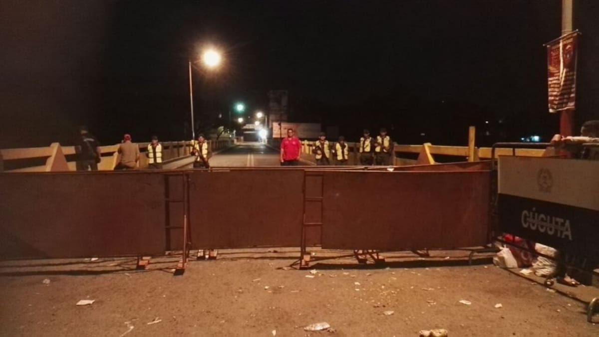 Tanto venezolanos como colombianos se habían apostado a lado y lado de la frontera esperando la hora cero, pero el gobierno Maduro amplió la medida.