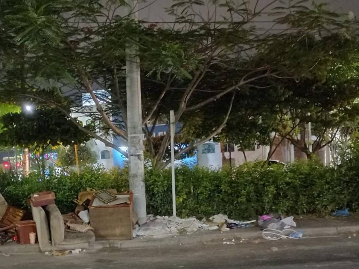 Habitantes del Portal Campestre Norte en Girón no soportan las basuras