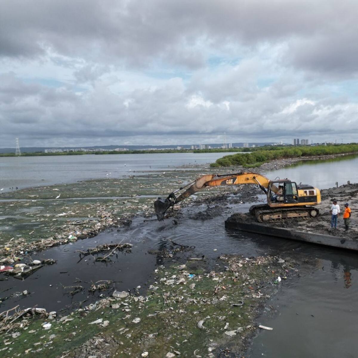 Más de 6.800 metros cúbicos de material han sido retirados en el Canal Ricaurte