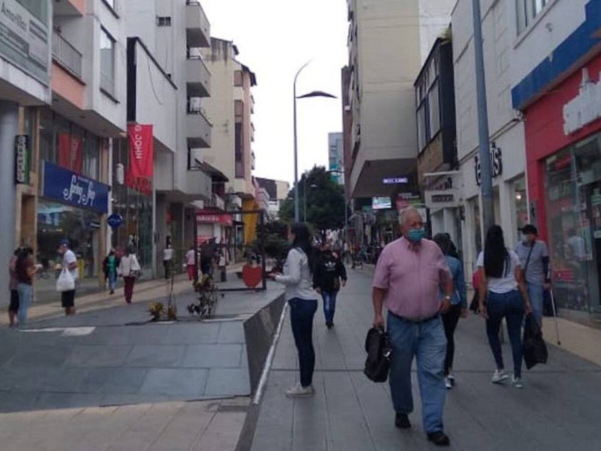Ciudadanos divididos, comerciantes a favor por nueva fecha de Día del Padre