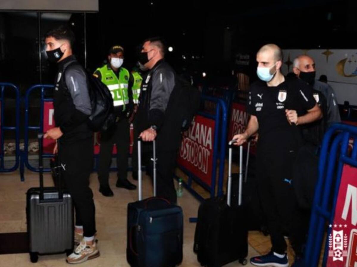 Cuerpo técnico de Uruguay ya llegó a Barranquilla para enfrentar a Colombia