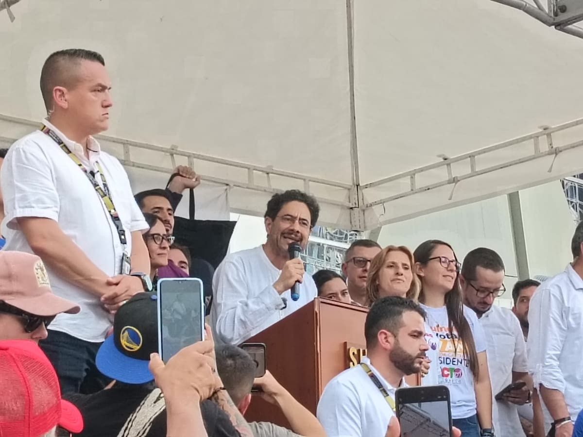 El precandidato Iván Cepeda propuso eliminar el Consejo Nacional Electoral