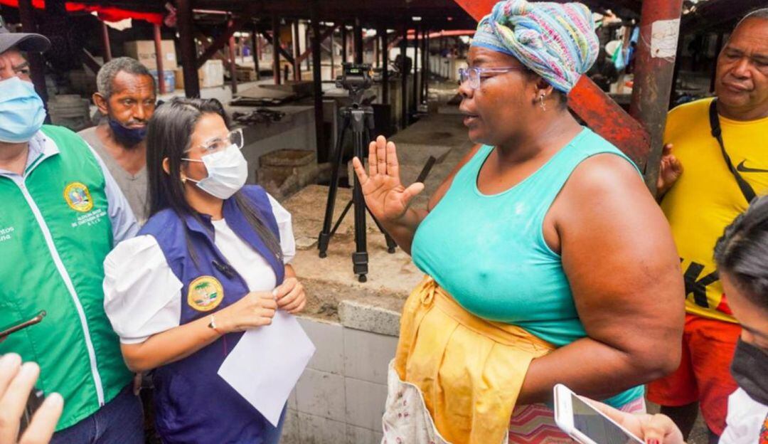 Se socializaron medidas para salvaguardar la vida de los comerciantes ante el riesgo inminente de la infraestructura del Cobertizo