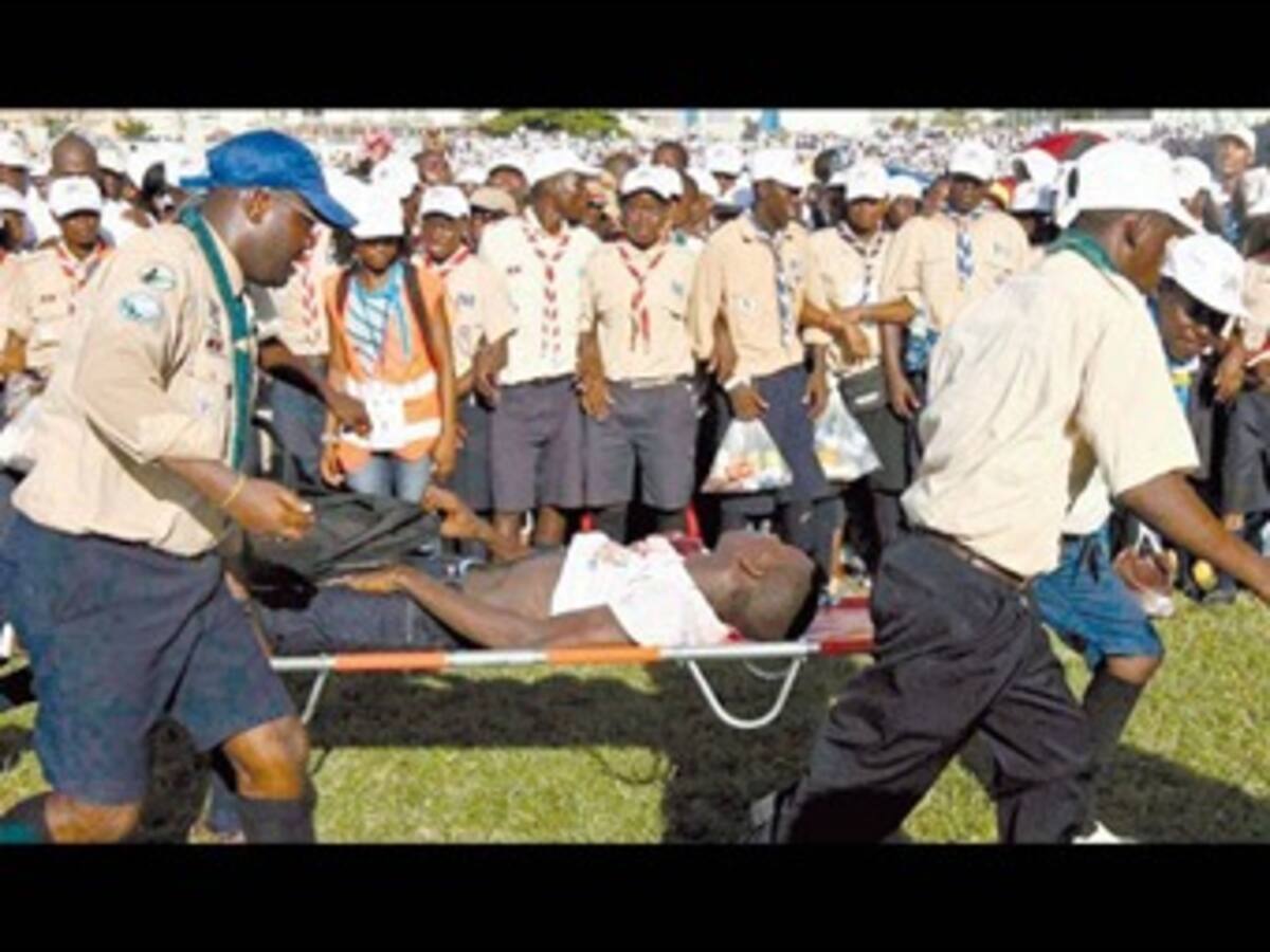 Dos jóvenes muertos y 50 heridos en avalancha humana para poder ver al Papa