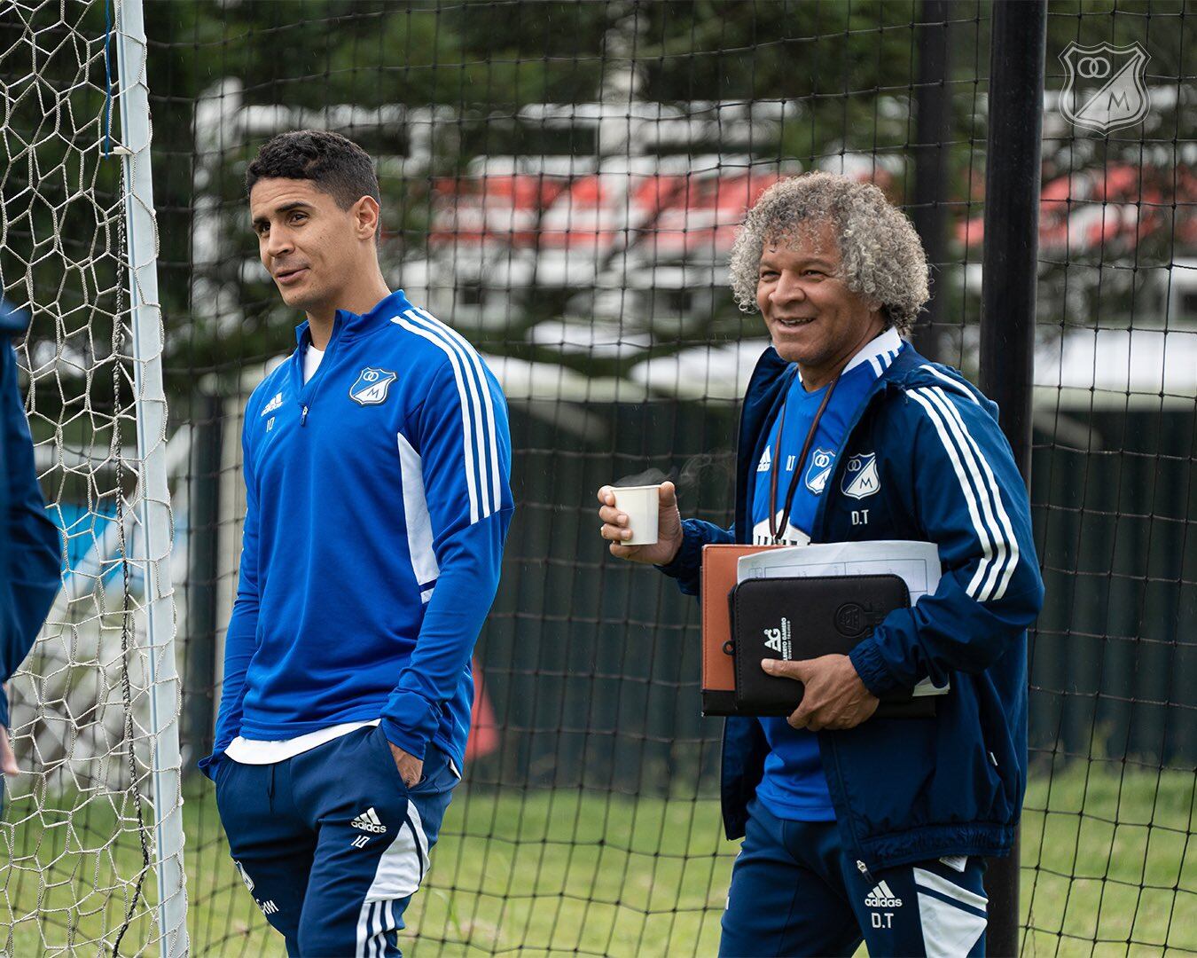 Alberto Gamero, técnico de Millonarios, junto a Daniel Cataño / Twitter: @MillosFCOficial.