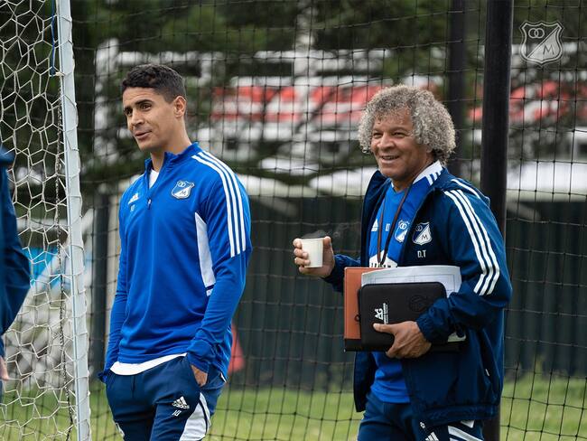 Alberto Gamero, técnico de Millonarios, junto a Daniel Cataño / Twitter: @MillosFCOficial.