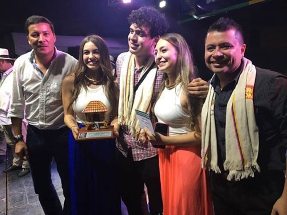 Mauricio Sanchez, Valentina Parra, Mateo Moreno y Laura Parra integrantes del dueto Cantares